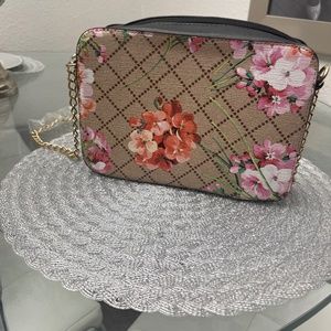 Crossbody purse
